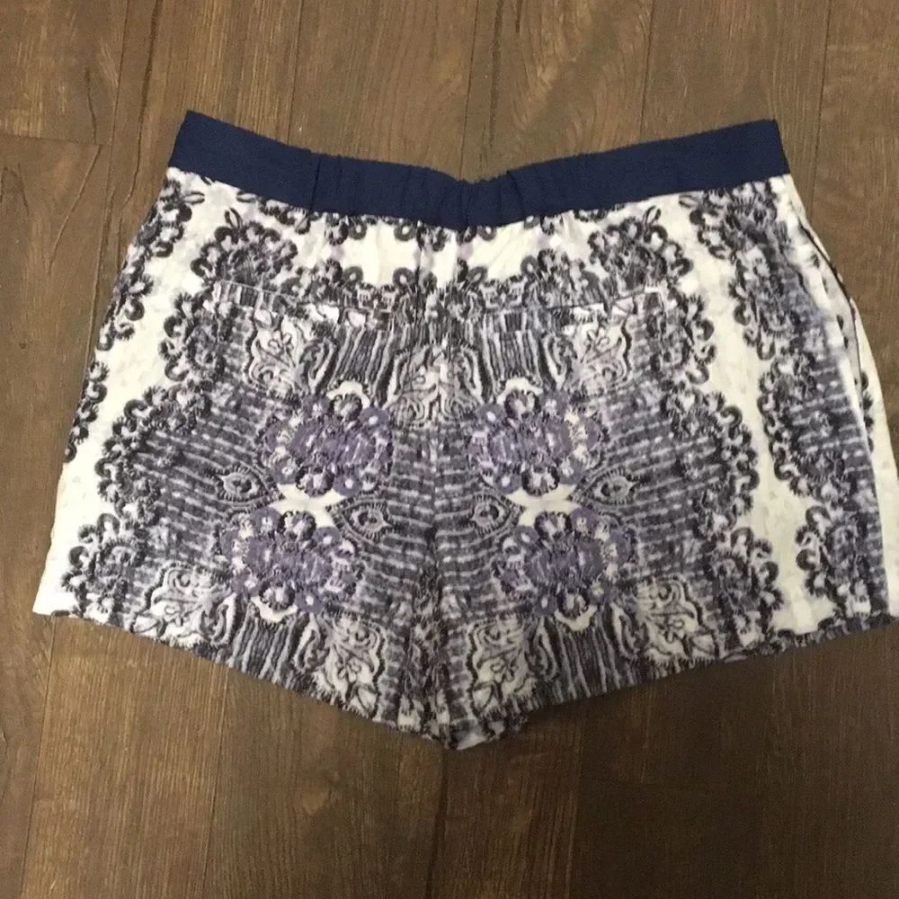 1. State blue damask shorts - Picture 4 of 4